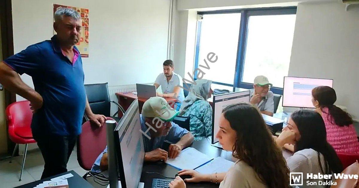 "Söke Ovası'nda Tarım Sayımı Çalışmalarında Sona Gelindi" başlıklı haber için fotorealistik, profesy