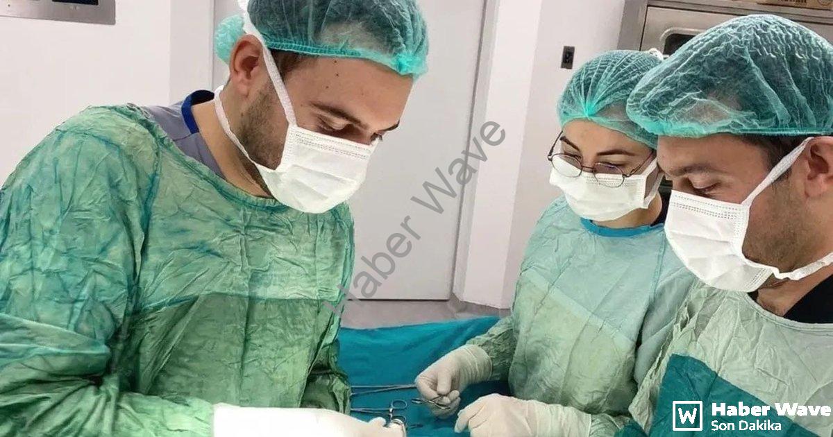 "Şuhut Devlet Hastanesi'nde Tıbbi Başarı: Yama Yöntemiyle Fıtık Ameliyatı" başlıklı haber için fotor